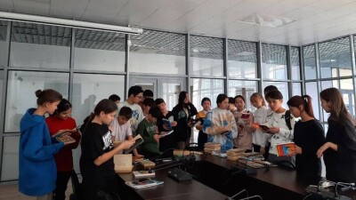 Ученики программы Access провели волонтёрскую акцию под девизом "Кызылорда – читающий город"