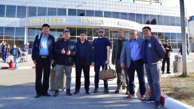 В аэропорту Усть-Каменогорска встретили первых участников международного фестиваля "Шығыс салбурыны"