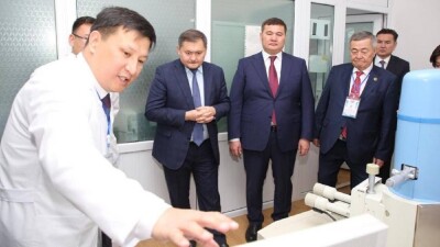 Аким области Нурлыбек Налибаев и министр Саясат Нурбек встретились с преподавателями и учёными университета