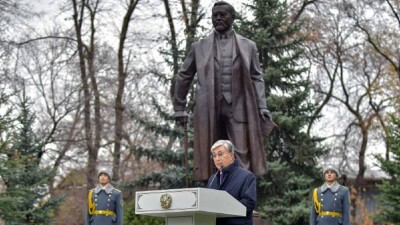 Президент открыл памятник Ахмету Байтурсынову