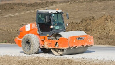 Благоустройство, озеленение и ремонт дорог: что делается в жилых массивах столичного района "Байконыр"