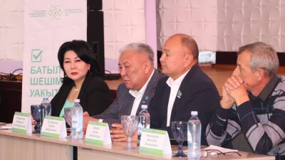 Члены республиканского народного штаба встретились с представителями сферы образования