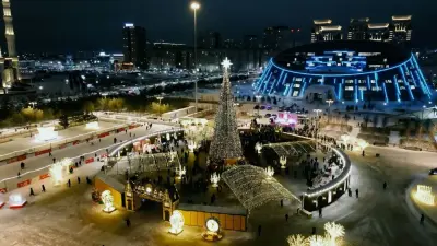 Церемония зажжения ёлки состоялась на площади монумента "Қазақ елі" в Астане 