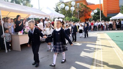 10 новых школ и 100 школьных автобусов: как прошёл День знаний в Алматы