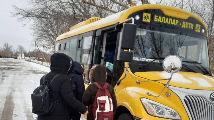 Юные сельчане Акмолинской области получили в подарок автобус