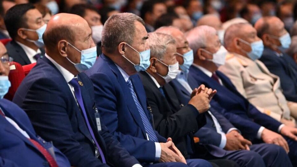 Мемлекет басшысы Шымкентте еңбек ардагерлерін мемлекеттік наградалармен марапаттады