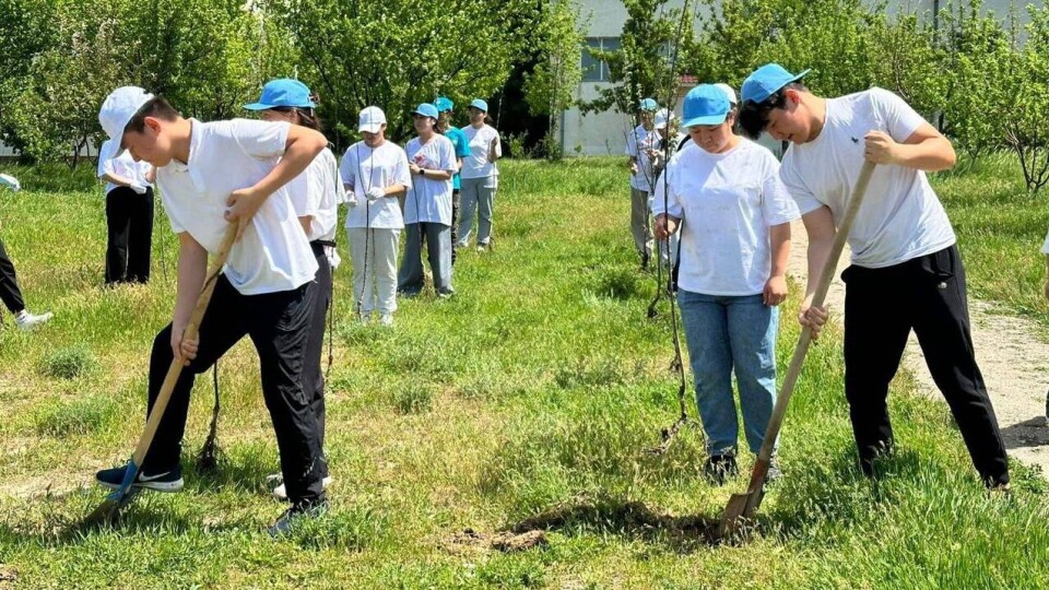 В Шымкенте в рамках республиканской экологической акции "Таза Қазақстан" проходит неделя "Өнегелі ұрпақ"