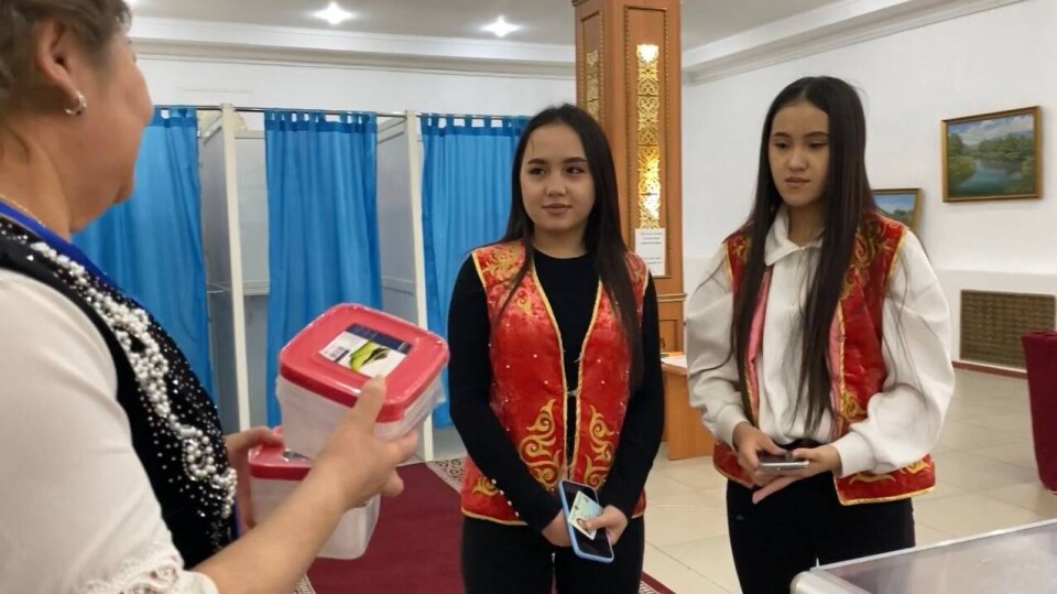 В Абайской области девочки-двойняшки отдали свои голоса на выборах