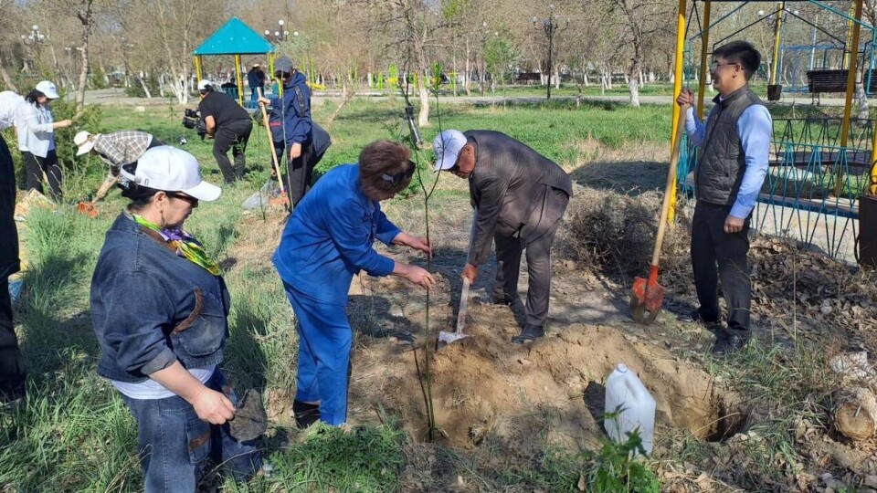Қызылордалықтар Мұстафа Шоқай мен Батырхан Шөкенов ескерткіштеріне тағзым етті