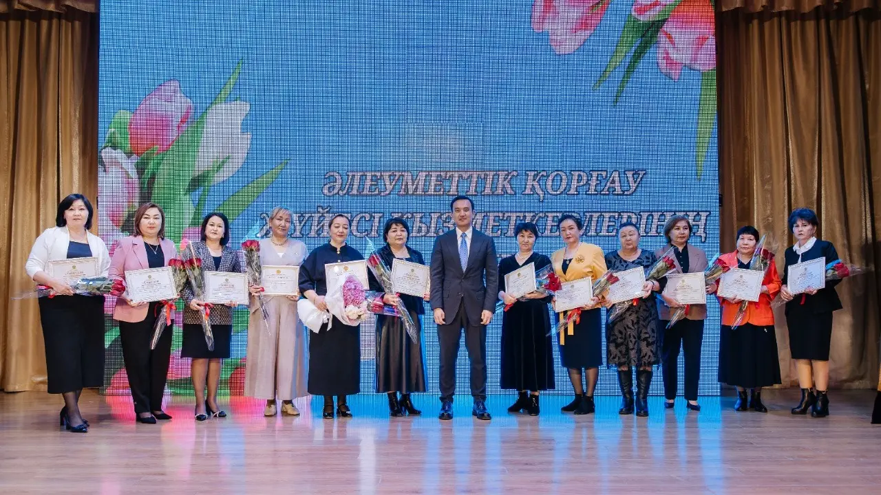 Күйеуі алаңдап тұрғанда, олар әйелін сиқыған.