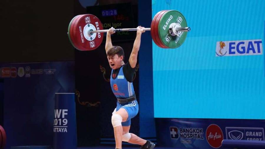 Жетысуский тяжелоатлет стал призёром Олимпиады в Токио