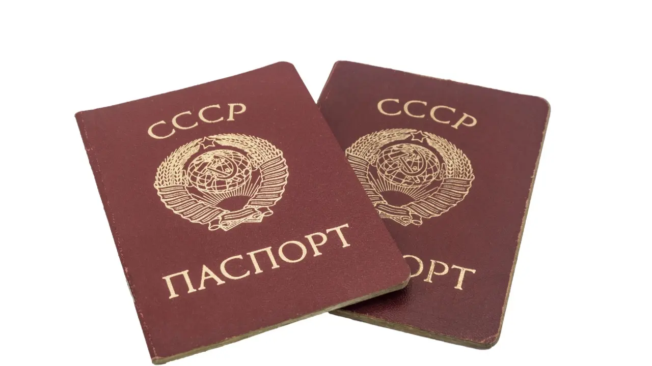 "Не было возможности обменять". Жительница Карагандинской области с 1978 года жила с советским паспортом