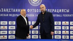 Казахстанская федерация футбола продлила контракт с Магомедом Адиевым