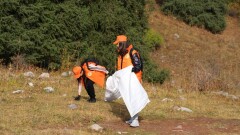 Алматинцы собрали 35 тонн мусора в горах Заилийского Алатау