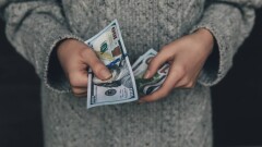 Cколько стоят доллар и рубль в обменниках Казахстана 7 апреля