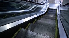 В Уральске умерла девятимесячная девочка, выпавшая из рук мамы на эскалаторе
