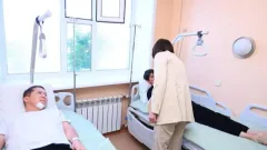 "Вопиющий акт насилия": глава Минздрава навестила избитых карагандинских врачей