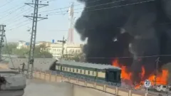 Террорист-смертник протаранил на авто пассажирский поезд в Пакистане, 24 человека погибли