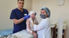 В Костанае выписали из больницы мальчика, которого поджёг сосед