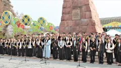В Алматы более 5000 человек исполнили произведения Абая