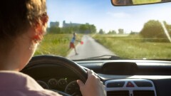В Абайской области 18-летний водитель наехал на 15-летнюю девочку. Школьница в тяжёлом состоянии