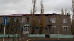 Сильный ветер сорвал крышу здания отдела образования в Павлодарской области