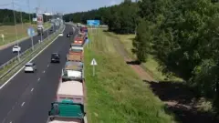 Более 30 большегрузов бросили водители на выезде из Петропавловска, чтобы избежать взвешивания