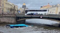 Падение автобуса с моста в Санкт-Петербурге: задержали начальника автоколонны службы такси