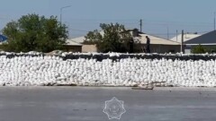 Паводки в Казахстане: пятые сутки в Атырауской области дамбы сдерживают разлив реки Жайык