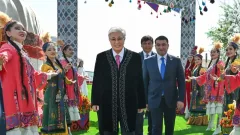 Президент принял участие в народных гуляньях по случаю праздника Наурыз