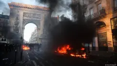 "Мы берем Бастилию!" 1200 человек задержали во время массовых беспорядков во Франции