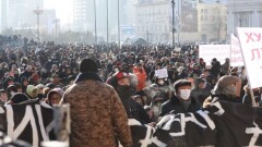 В Монголии тысячи митингующих требуют отставки правительства