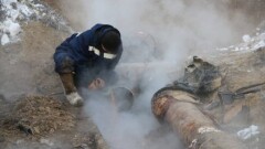 Порыв теплотрассы на улице Саина в Алматы устранили