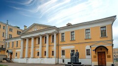 В Москве горело здание усадьбы Лопухиных ХVII века, пострадал пожарный