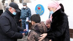 Семье погибшего участкового из Тараза вручили ключи от квартиры