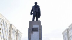 В Астане открыли памятник Мухтару Ауэзову