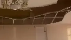 Потолок обрушился в помещении столовой старого вокзала Астаны, есть пострадавшие