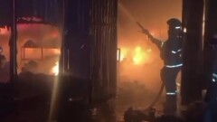 Бокс с автомобилями горел на СТО в Алматы