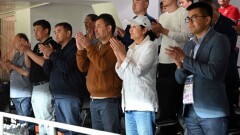 В Кыргызстане футбольные болельщики во время матча потребовали от президента новый стадион