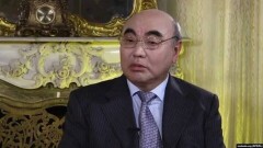 Акаев попросил прощения у народа Кыргызстана за допущенные ошибки