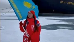 Школьница из Казахстана вернулась с Северного полюса в составе международной экспедиции "Ледокол знаний"