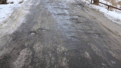 В ВКО чиновников провезли по разбитым дорогам