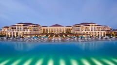 Массовый мор лебедей в Мангистау: отель Rixos оштрафуют