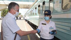 Трём пассажирским поездам разрешили посадку и высадку пассажиров на станциях СКО