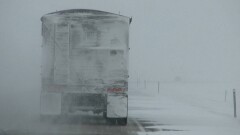 В двух областях Казахстана ограничили движение на трассе из-за непогоды