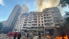 В Киеве ракета попала в жилой дом, под завалами есть люди