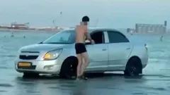 Помыл машину в море: сразу два штрафа грозят водителю в Мангистауской области