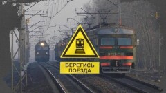 В Боровом транспортный полицейский спас пассажирку из-под колёс поезда