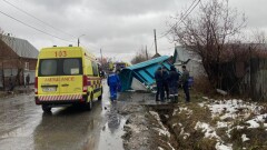 В Петропавловске трое детей попали в реанимацию после наезда легковушки на остановку