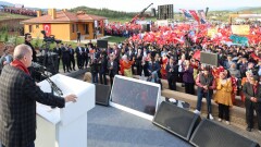 В Турции пострадавшим от землетрясения вручили ключи от новых домов
